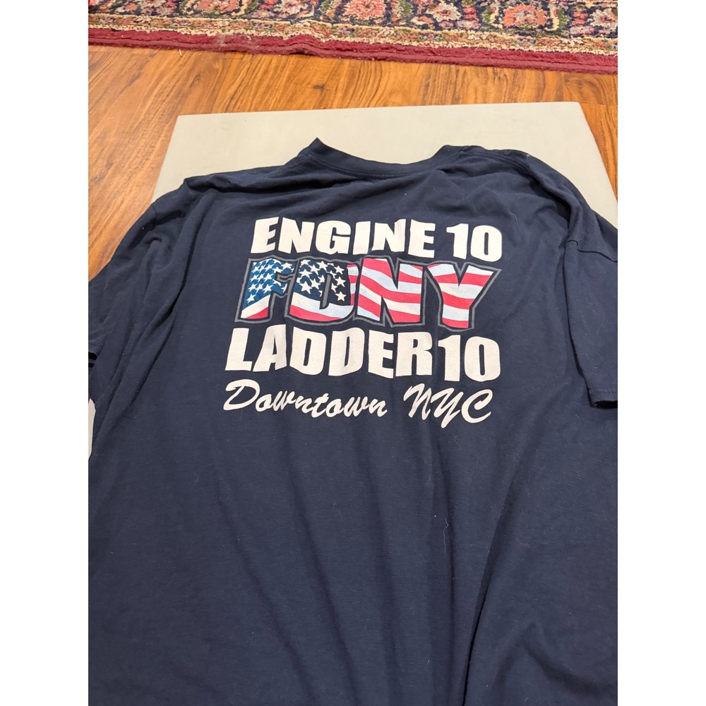 FDNY Engine 10 Ladder 10 Mens Gildan T-Shirt 2XL Navy Blue Graphic Tee